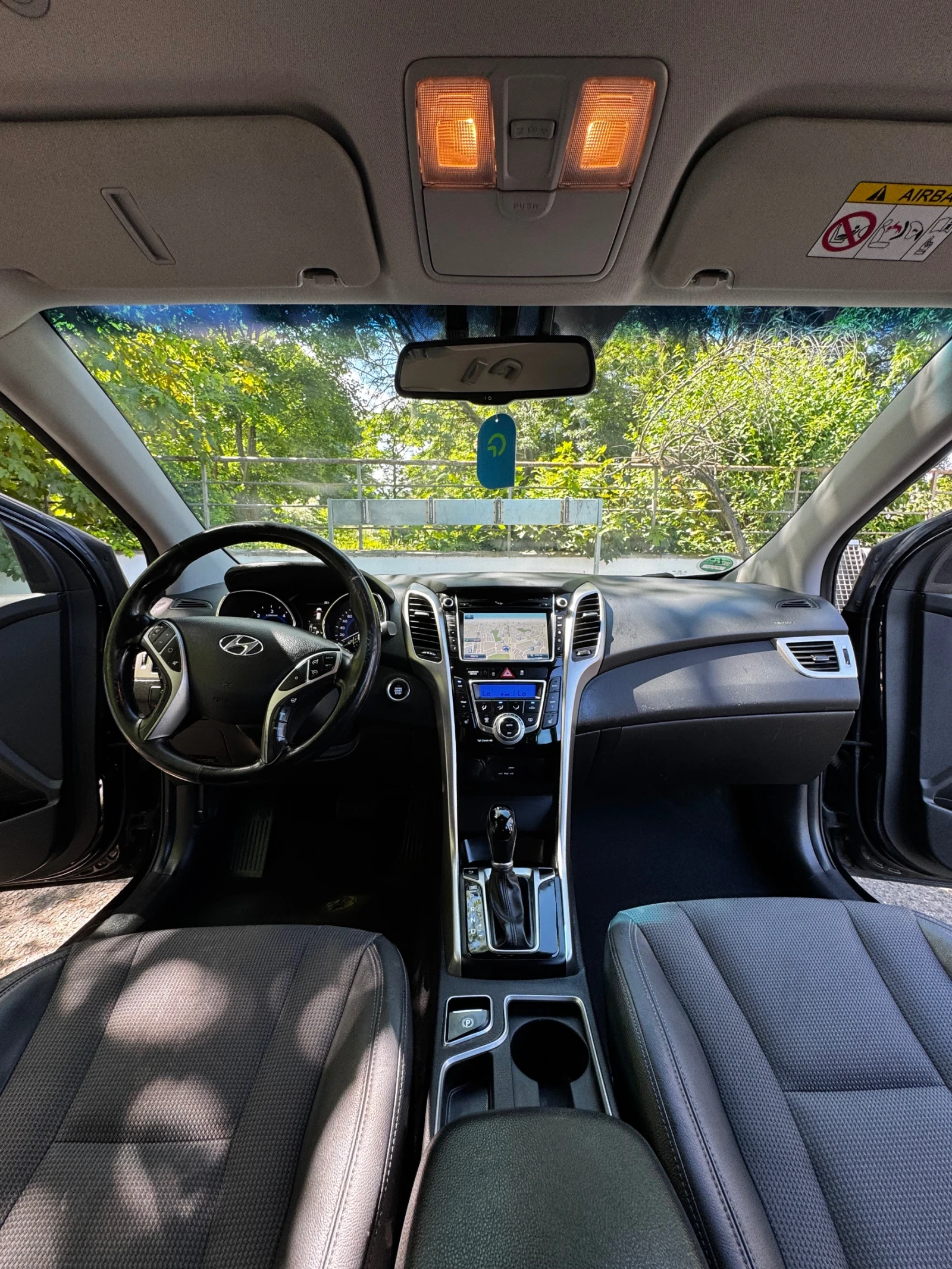 Hyundai I30 1.6 CRDi кожа, тъч навигация с камера, кейлес, , снимка 11 - Автомобили и джипове - 54721779