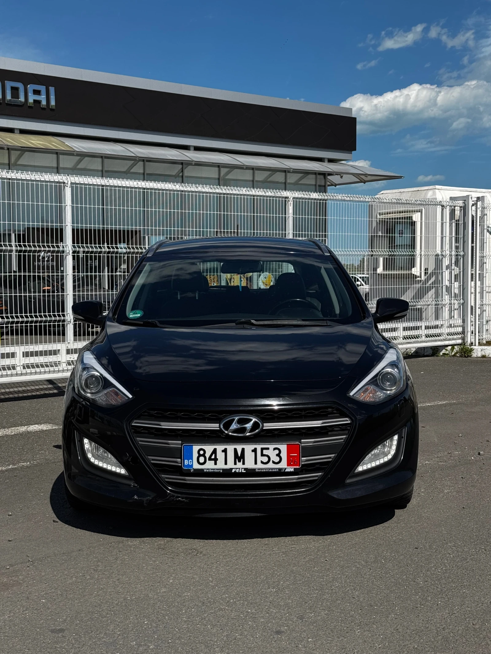 Hyundai I30 1.6 CRDi кожа, тъч навигация с камера, кейлес, , снимка 8 - Автомобили и джипове - 54721779