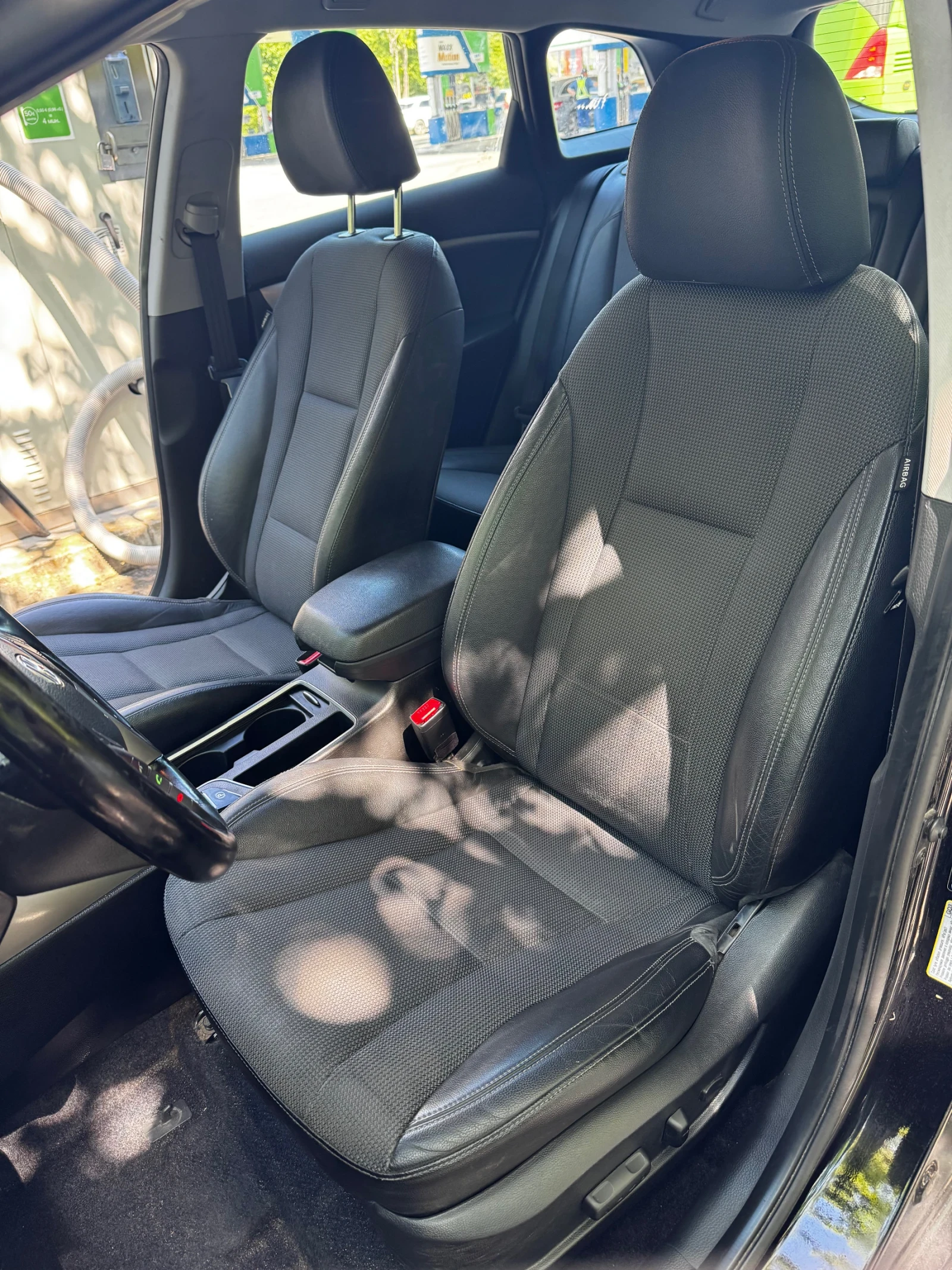 Hyundai I30 1.6 CRDi кожа, тъч навигация с камера, кейлес, , снимка 12 - Автомобили и джипове - 54721779