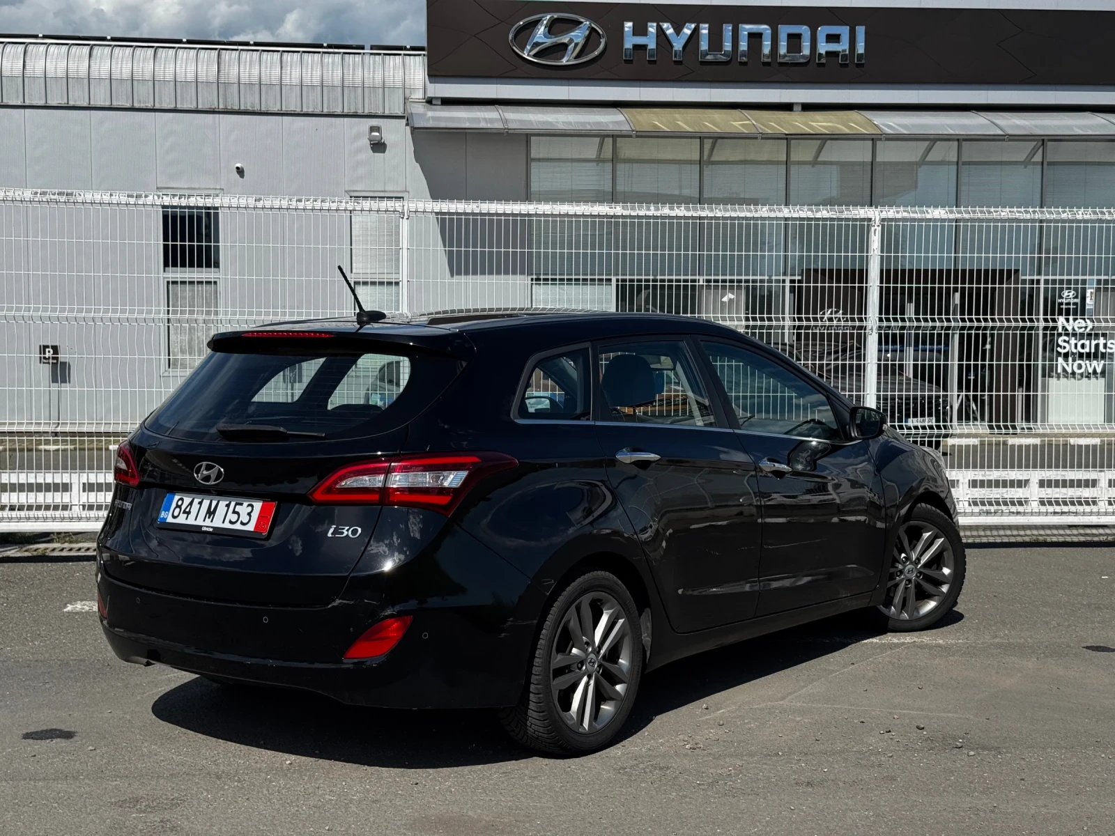 Hyundai I30 1.6 CRDi кожа, тъч навигация с камера, кейлес, , снимка 5 - Автомобили и джипове - 54721779