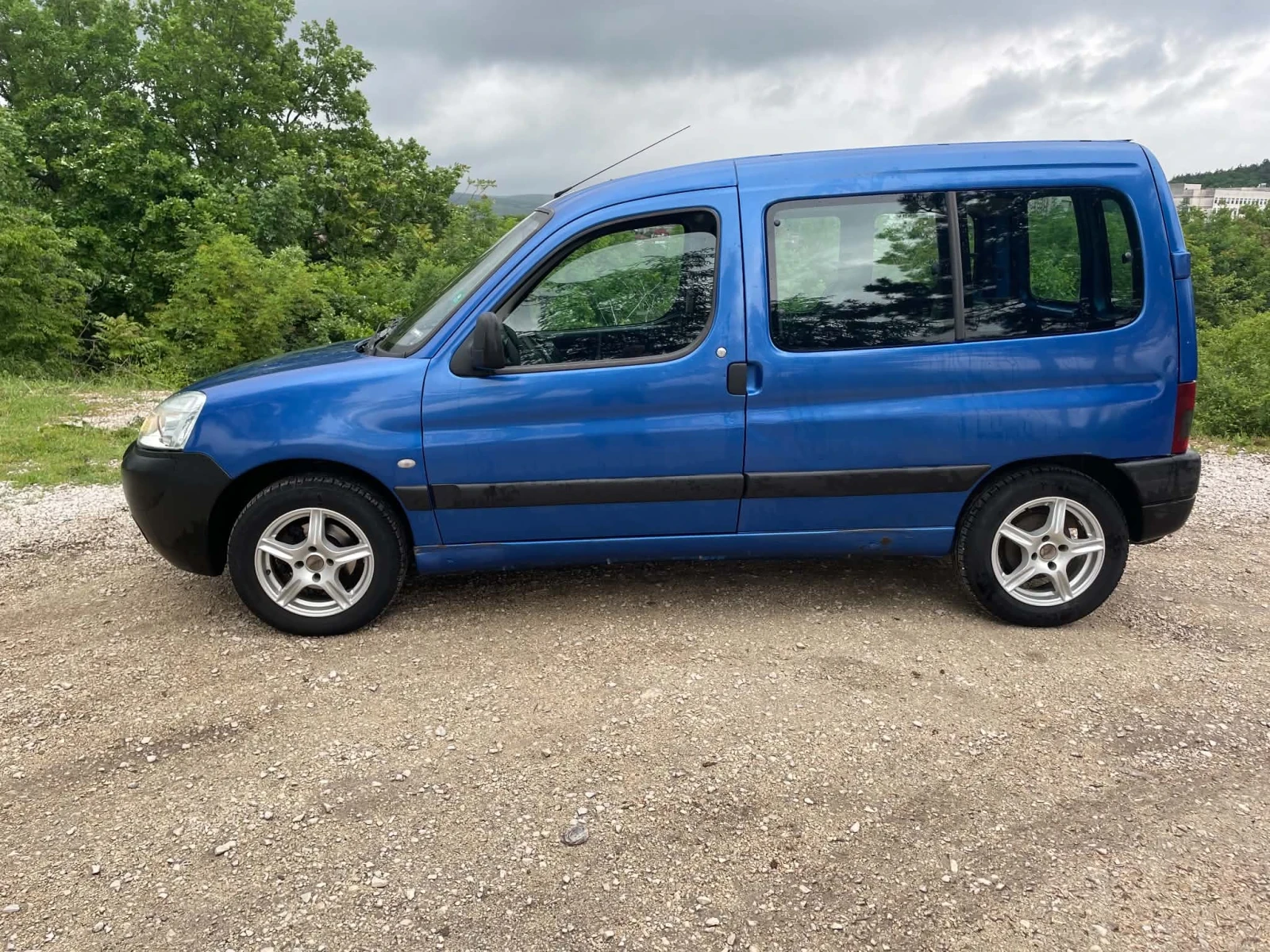 Peugeot Partner 1.9D, снимка 2 - Автомобили и джипове - 54744079
