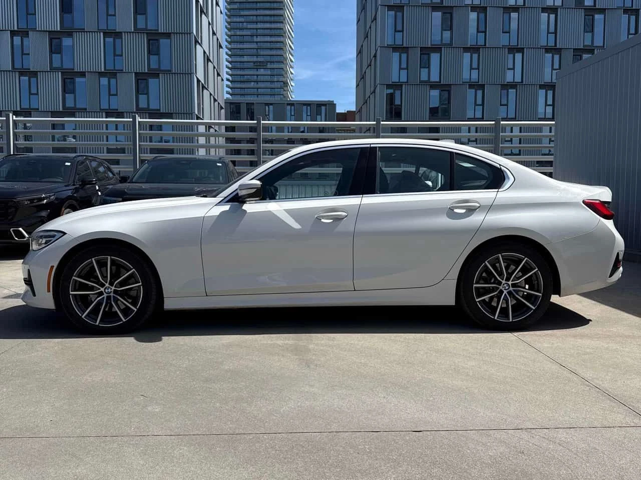 BMW 330 * 330i xDrive * CARFAX * ЦЕНА ДО БГ, снимка 2 - Автомобили и джипове - 54901493