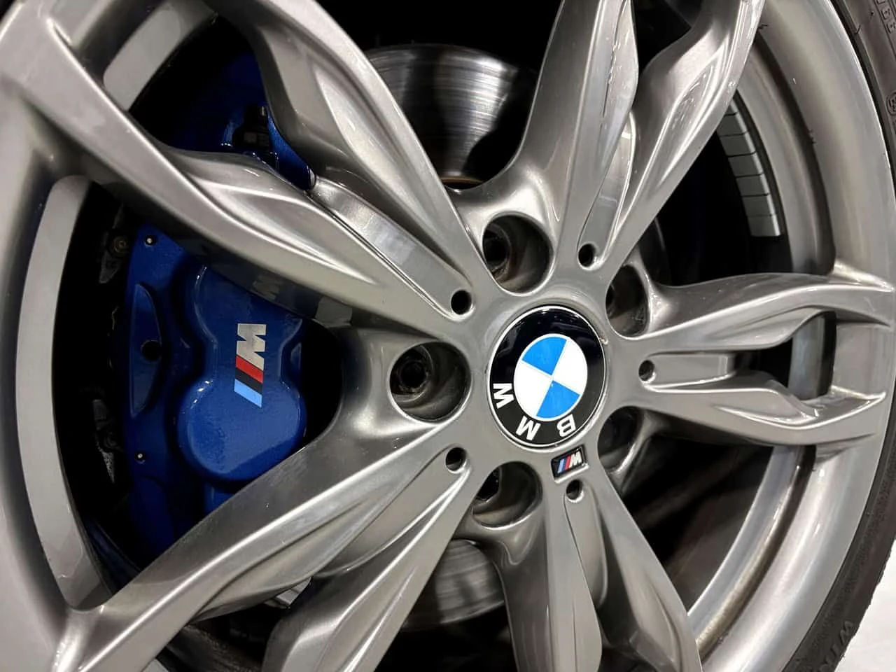 BMW 235 * M235i| COUPE| RWD| REDLEATHER| EXHAUST| HARMANKA, снимка 4 - Автомобили и джипове - 54934475