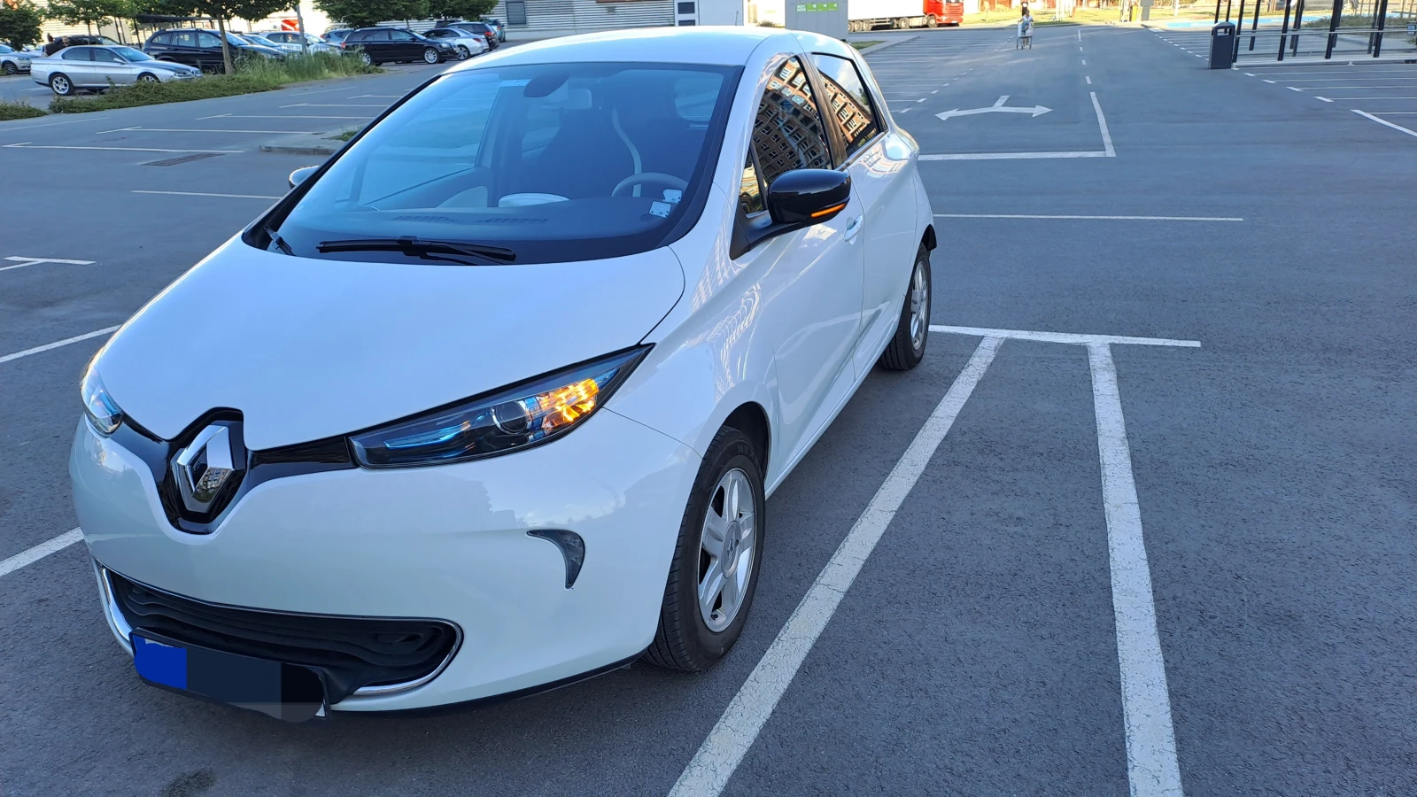 Renault Zoe, снимка 3 - Автомобили и джипове - 55629601