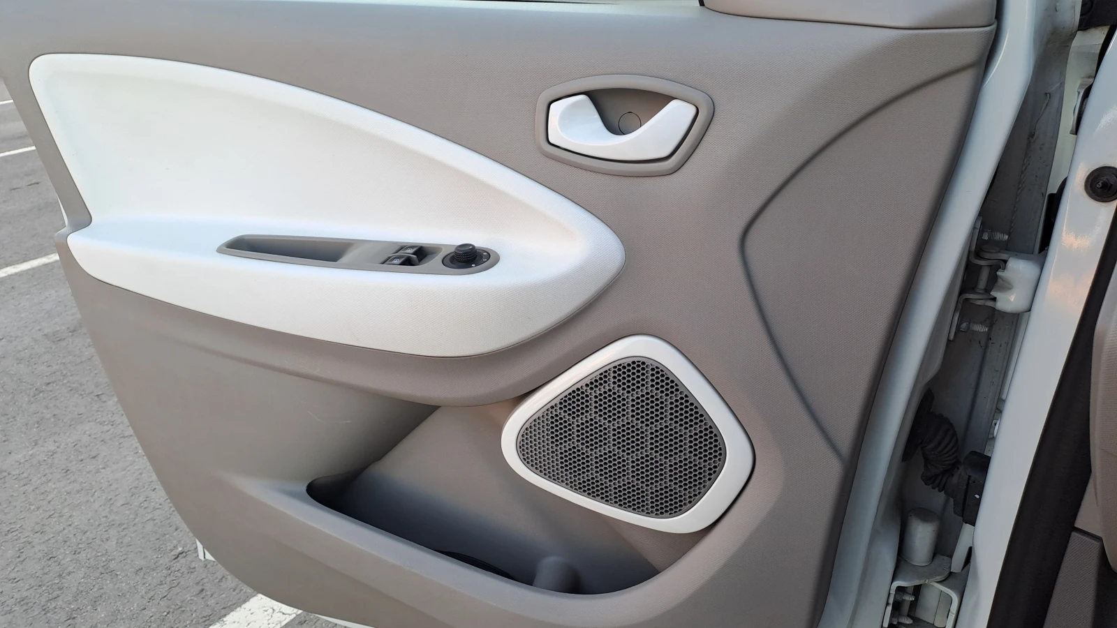 Renault Zoe, снимка 8 - Автомобили и джипове - 55629601