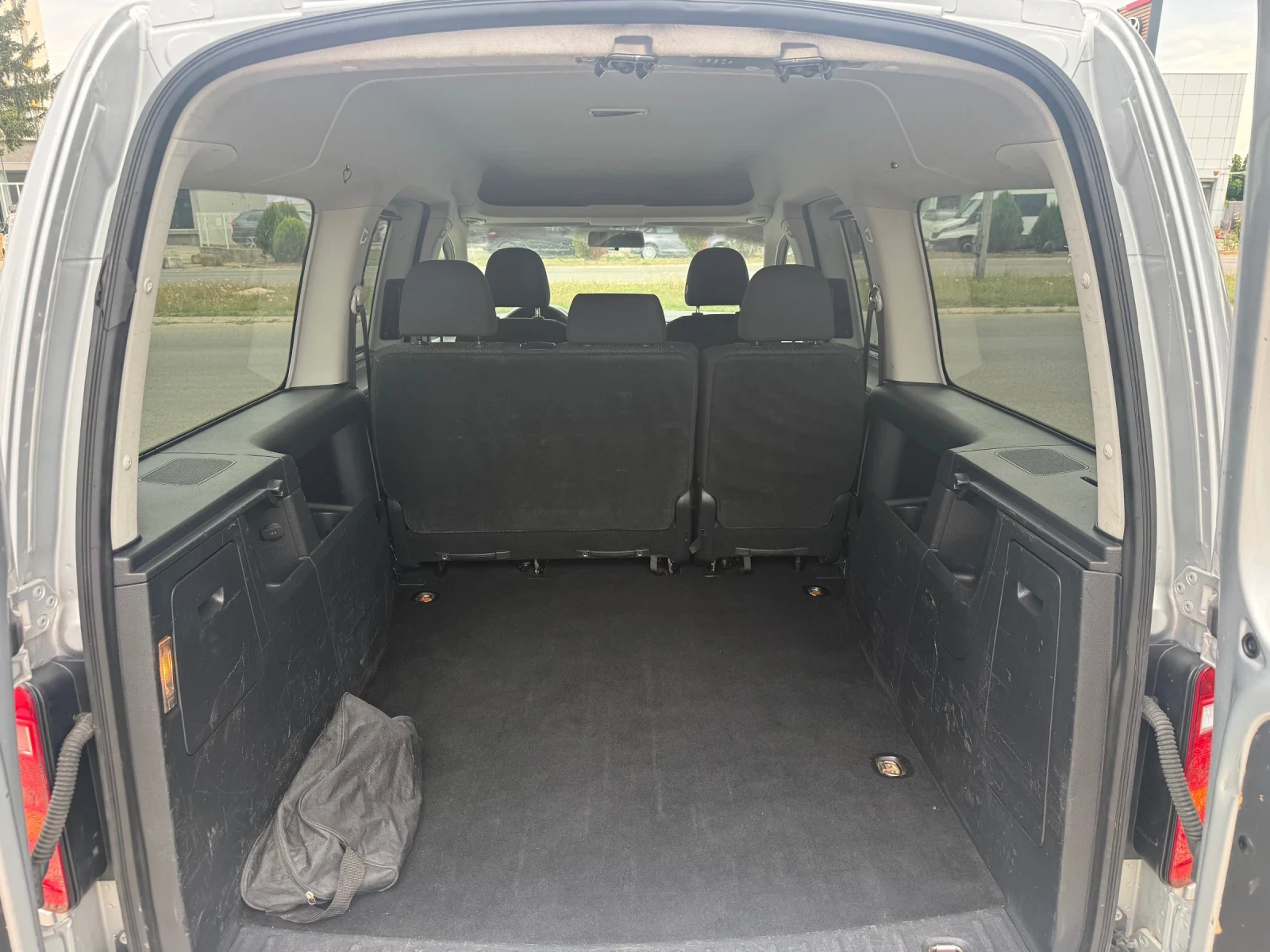 VW Caddy MAXI, снимка 12 - Автомобили и джипове - 55726047