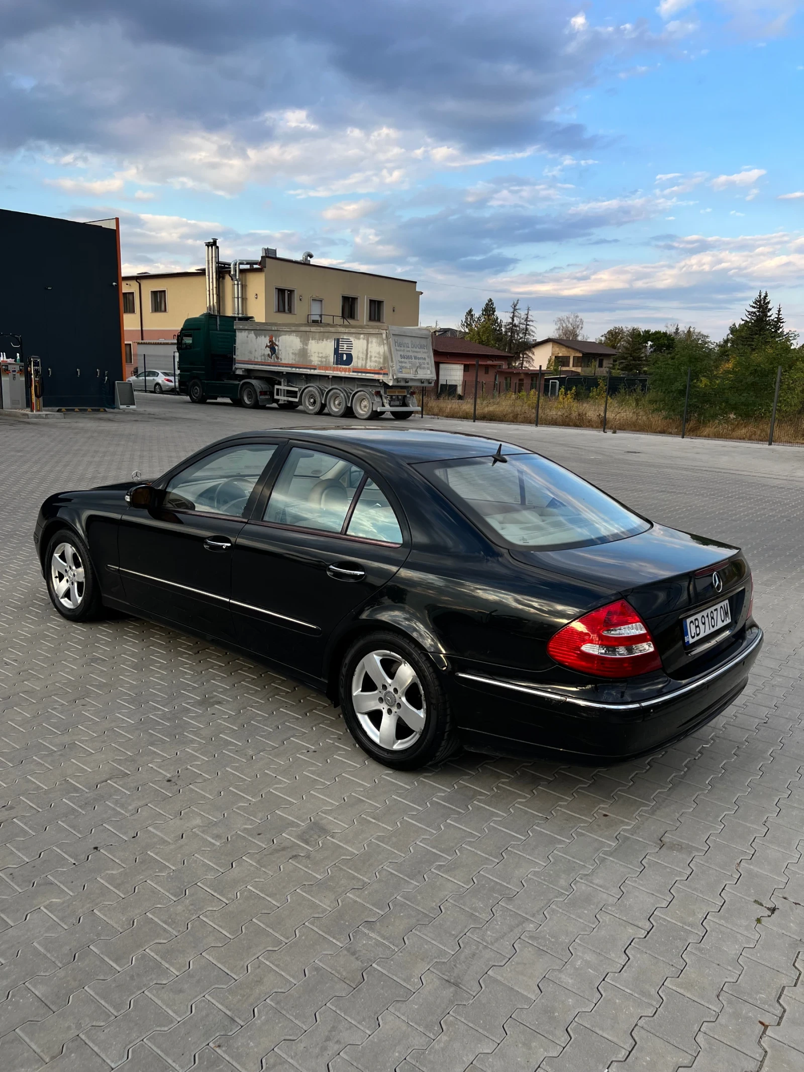 Mercedes-Benz E 320 Нов внос, снимка 3 - Автомобили и джипове - 56155234
