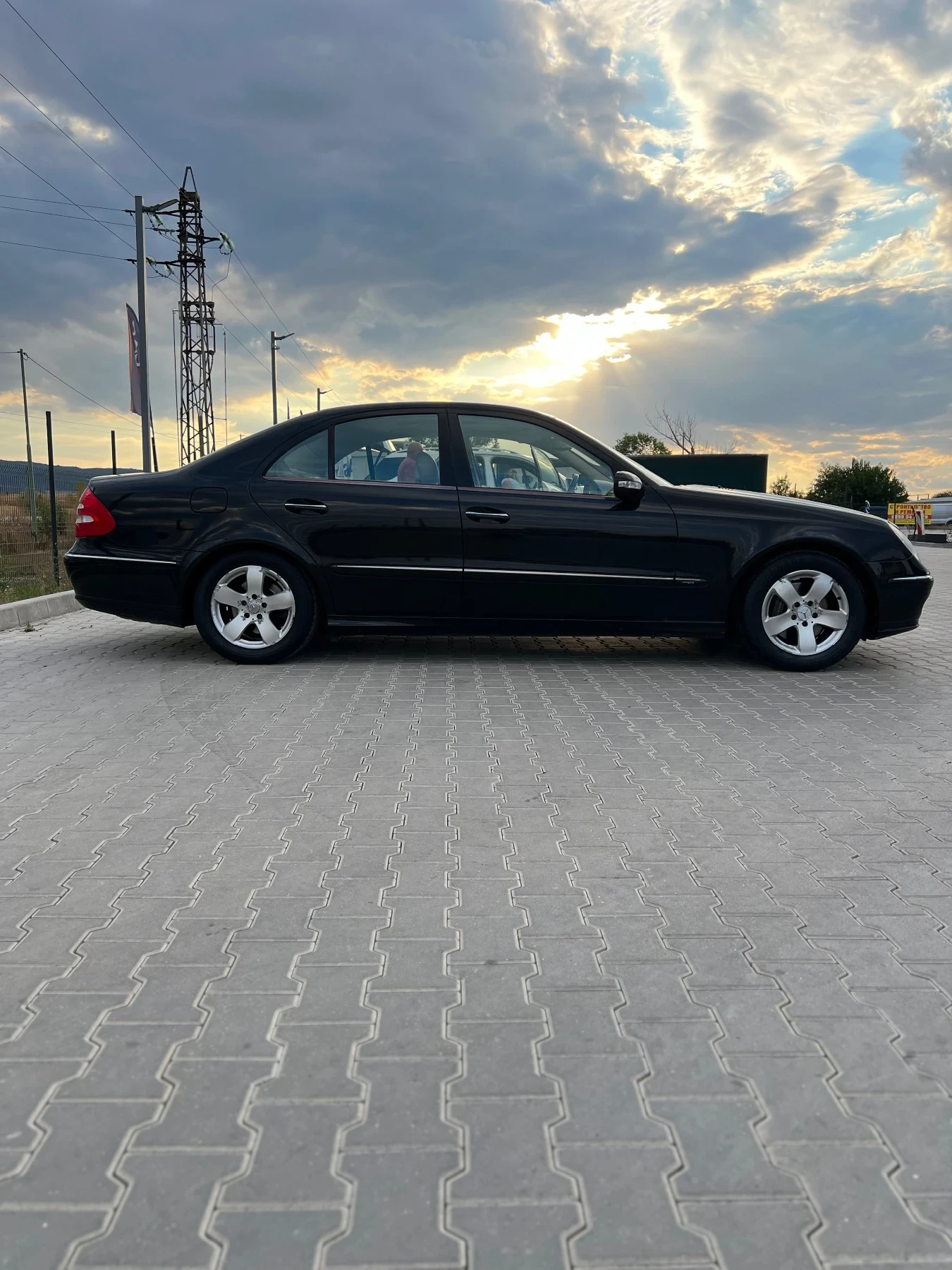 Mercedes-Benz E 320 Нов внос, снимка 6 - Автомобили и джипове - 56155234
