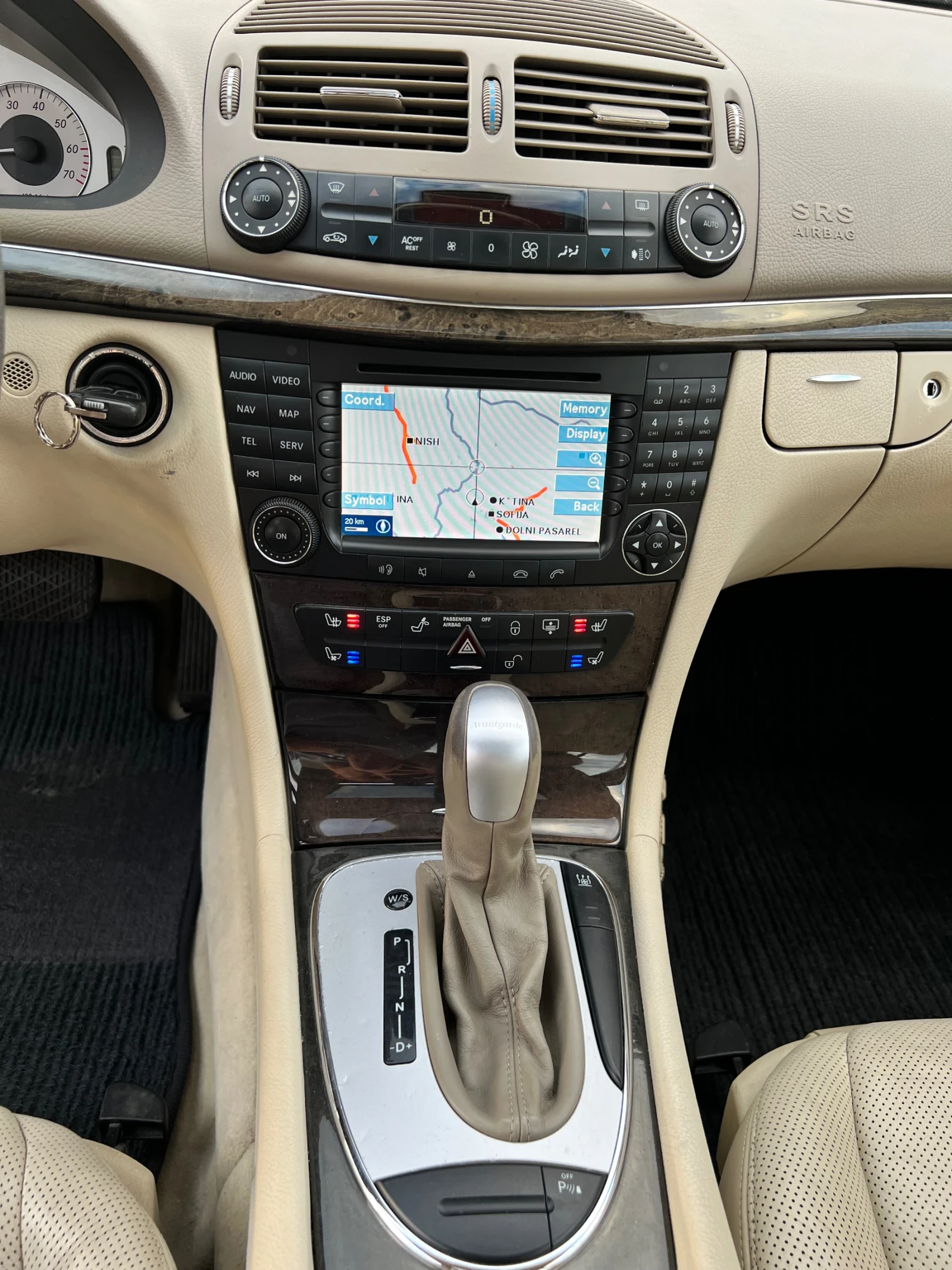 Mercedes-Benz E 320 Нов внос, снимка 14 - Автомобили и джипове - 56155234