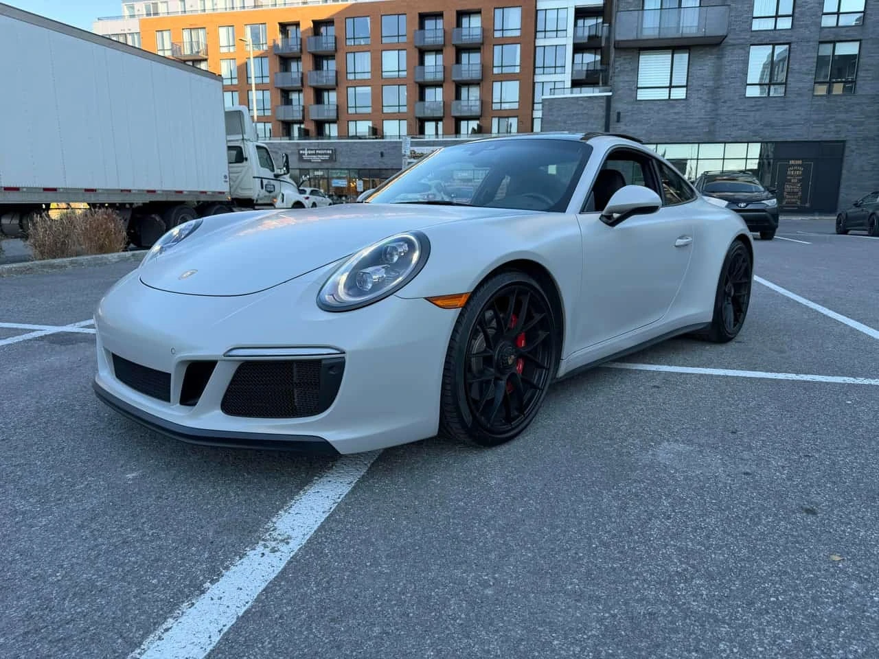 Porsche 911  Carrera 4 GTS Coupe * CARFAX * БЕЗ ПЪРВОНАЧАЛНА 