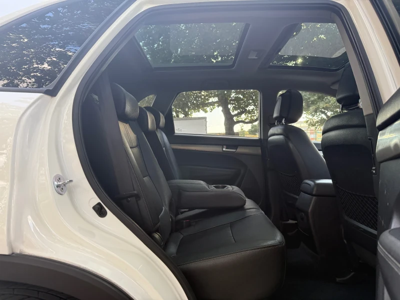 Kia Sorento 2.2CRDi* 4x4* Ky-Less* Автоматик* ПАРКТРОНИК* КОЖА, снимка 12 - Автомобили и джипове - 51723572