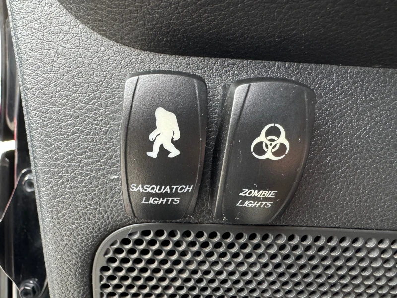 Jeep Wrangler SAHARA* ZOMBIE, снимка 16 - Автомобили и джипове - 52028581