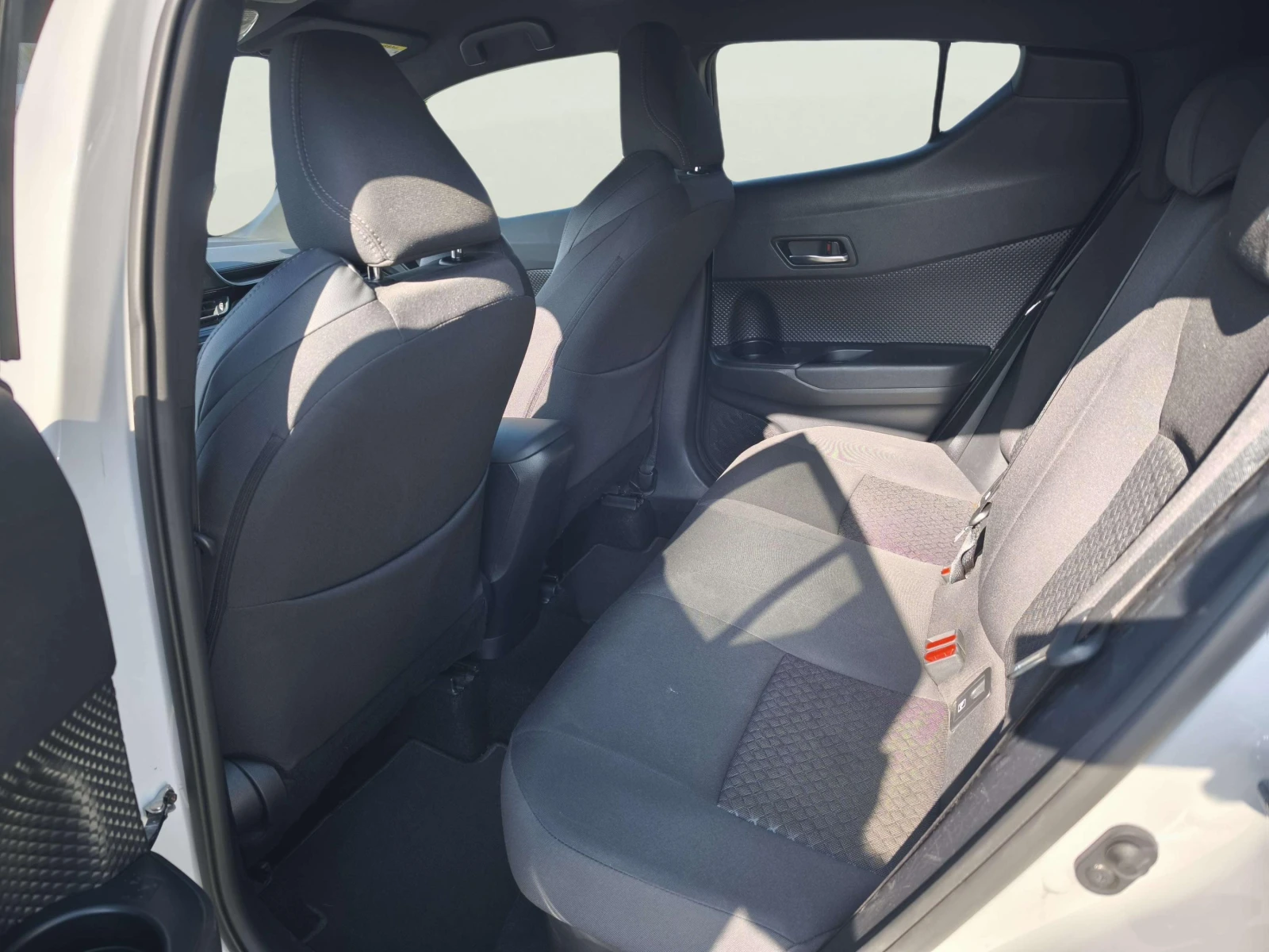 Toyota C-HR 1.8 - изображение 8