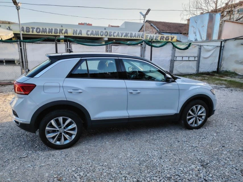 VW T-Roc VIRTUAL COCKPIT-1.6TDI-116кс-6ск.-БЕЗУПРЕЧЕН!!, снимка 7 - Автомобили и джипове - 53865540