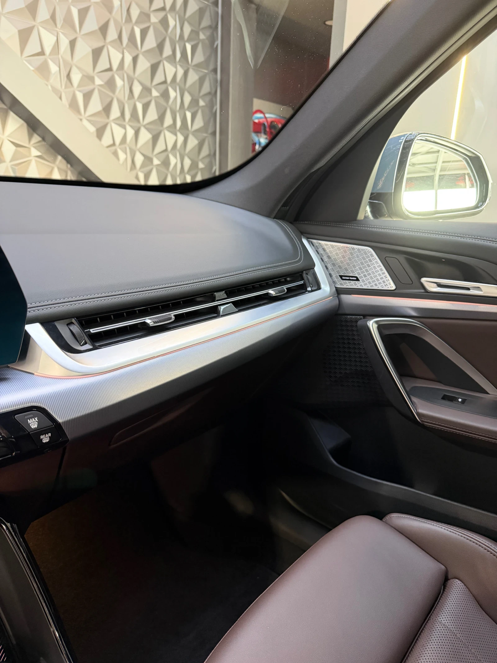 BMW X1 20d xDrive * M PACKET* HARMAN/KARDON* LED* HEAD UP, снимка 9 - Автомобили и джипове - 54113300