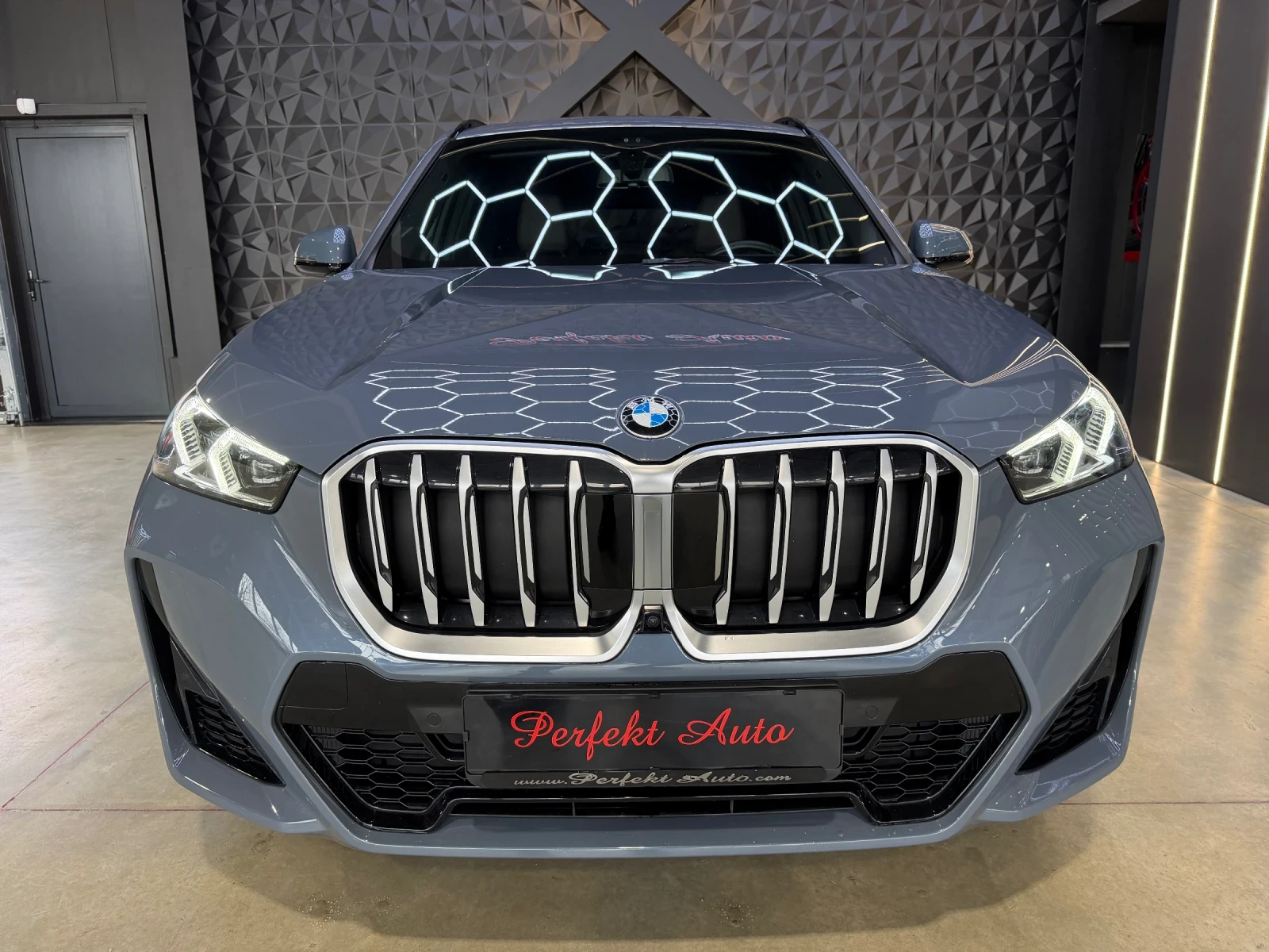 BMW X1 20d xDrive * M PACKET* HARMAN/KARDON* LED* HEAD UP, снимка 2 - Автомобили и джипове - 54113300