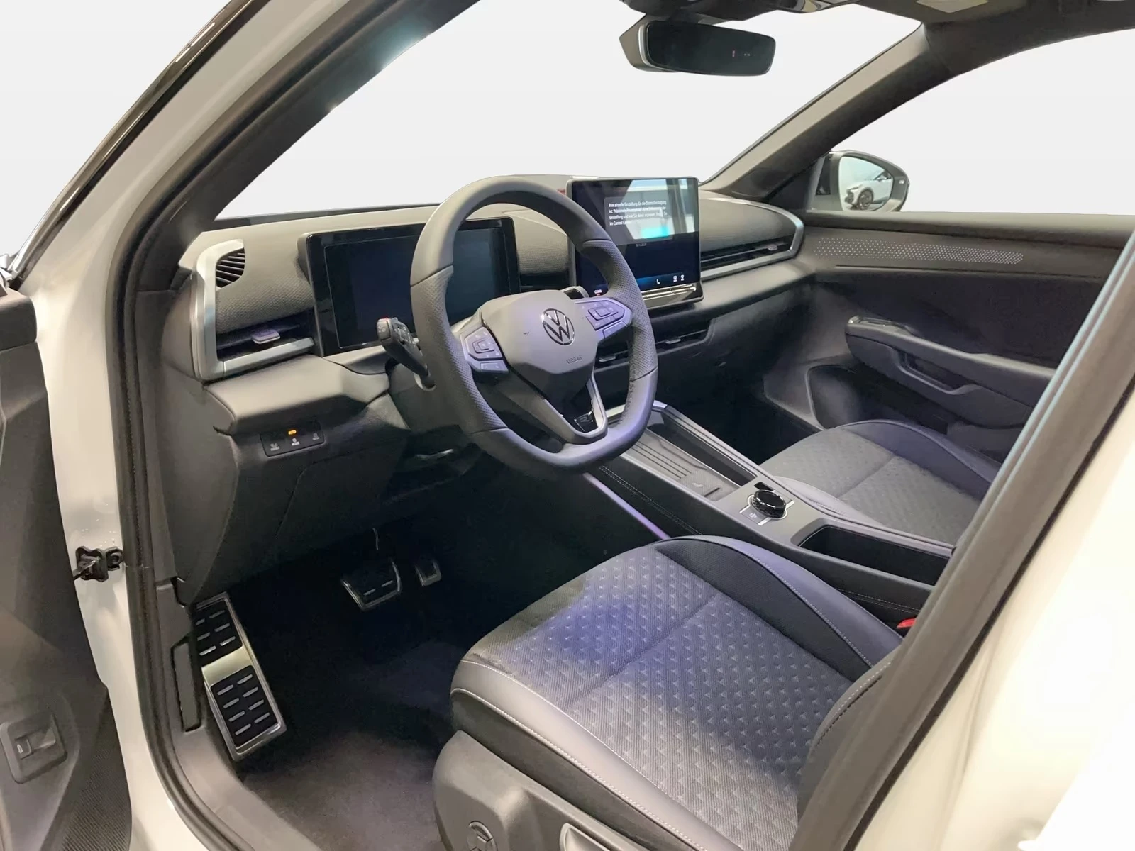 VW T-Roc 1.5 eTSI R-LINE BLACK STYLE HEAD UP 360 CAMERA , снимка 8 - Автомобили и джипове - 54140293