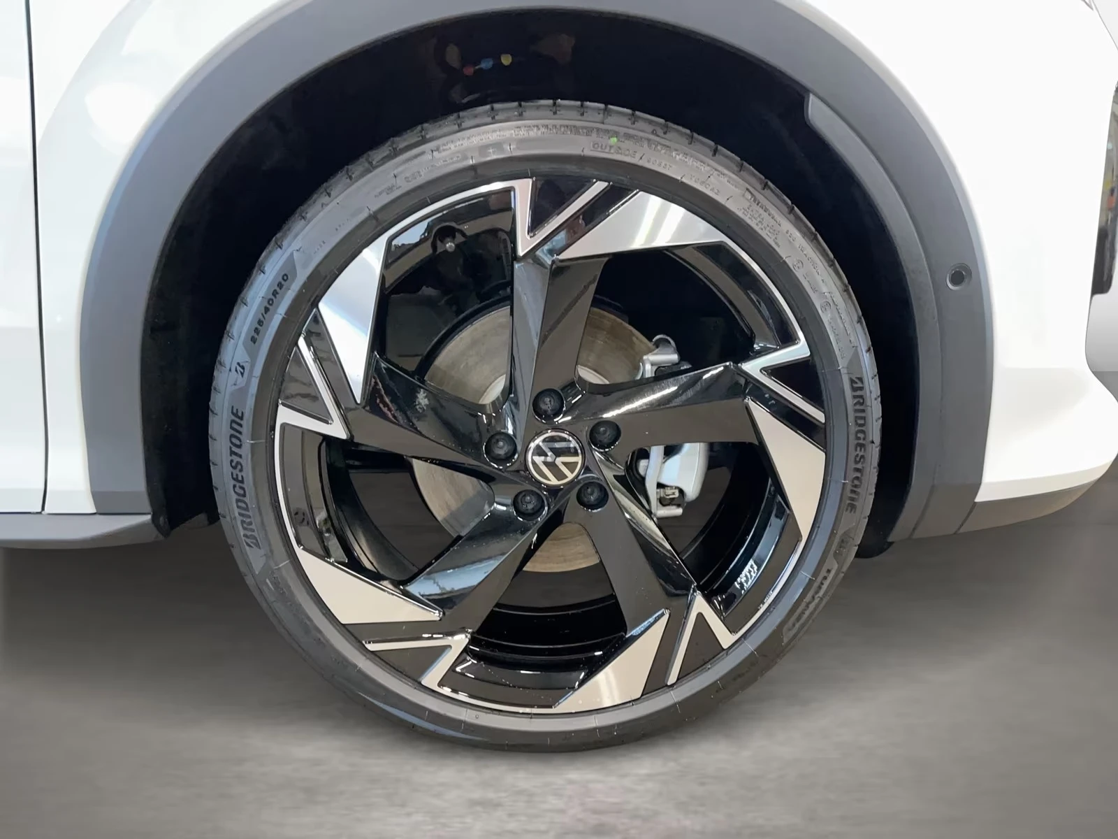 VW T-Roc 1.5 eTSI R-LINE BLACK STYLE HEAD UP 360 CAMERA , снимка 5 - Автомобили и джипове - 54140293