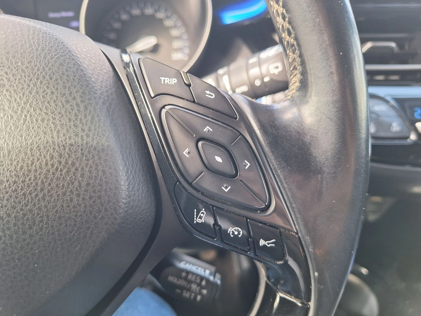 Toyota C-HR 1.8 Hybrid/Газ, снимка 16 - Автомобили и джипове - 54294322