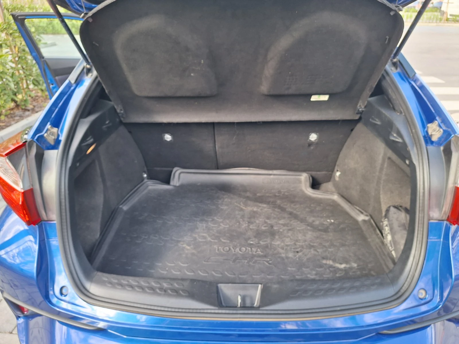 Toyota C-HR 1.8 Hybrid/Газ, снимка 11 - Автомобили и джипове - 54294322