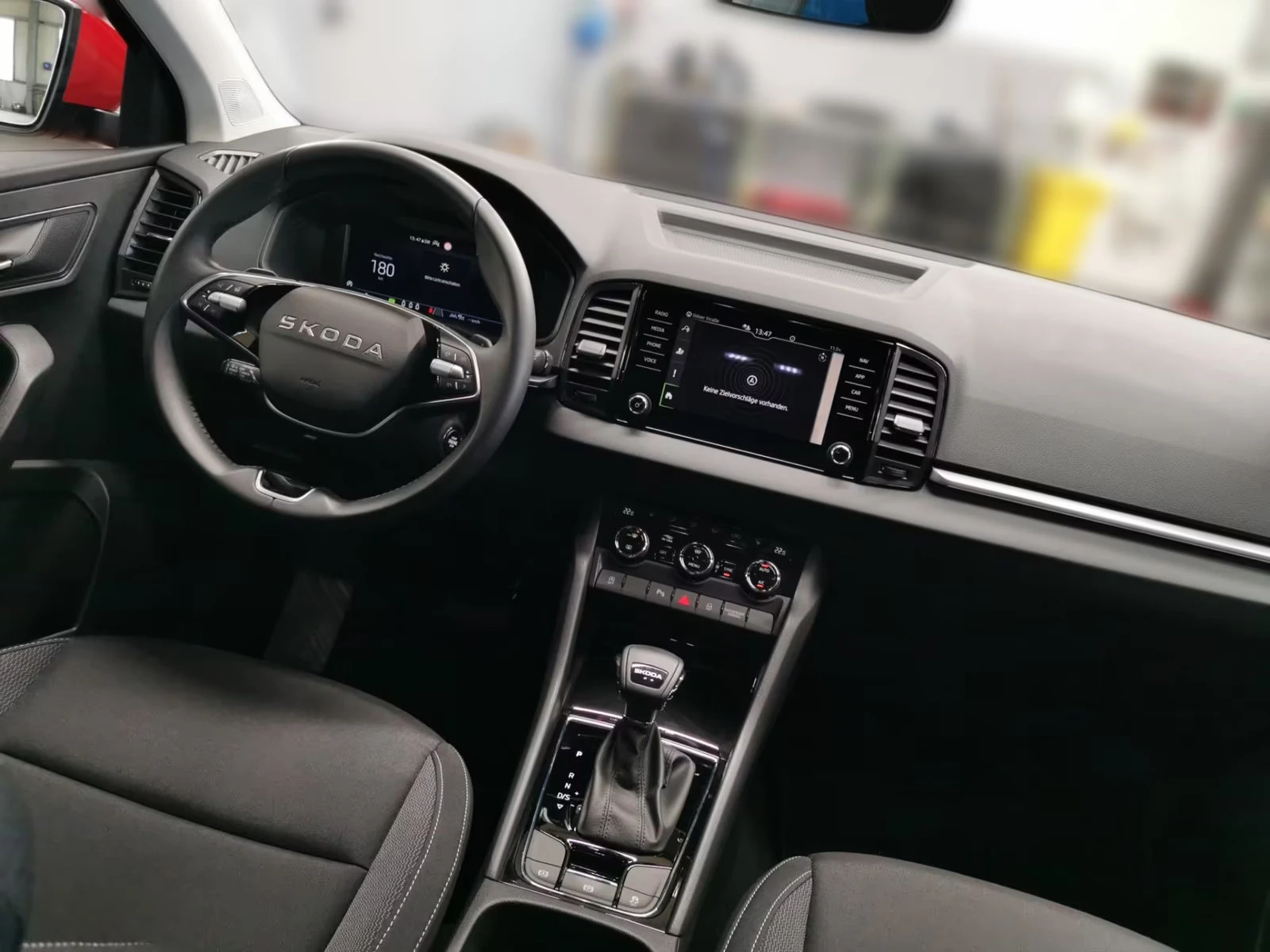 Skoda Karoq 1.5TSI/150HP/SELECTION/CAMAHK/ACC/LED/NAVI/259q, снимка 7 - Автомобили и джипове - 54427538