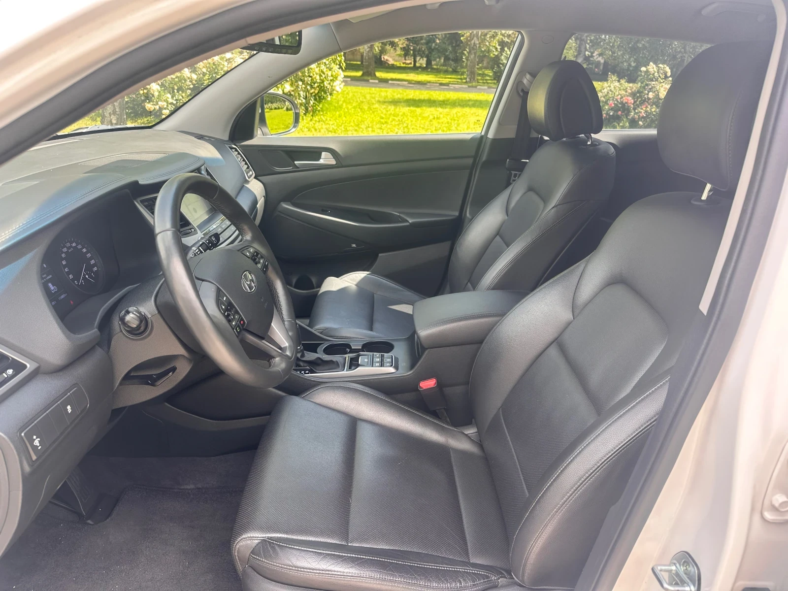 Hyundai Tucson Premium 1.7CRDI Внос от Корея CarPlay Перфектна, снимка 9 - Автомобили и джипове - 54695419