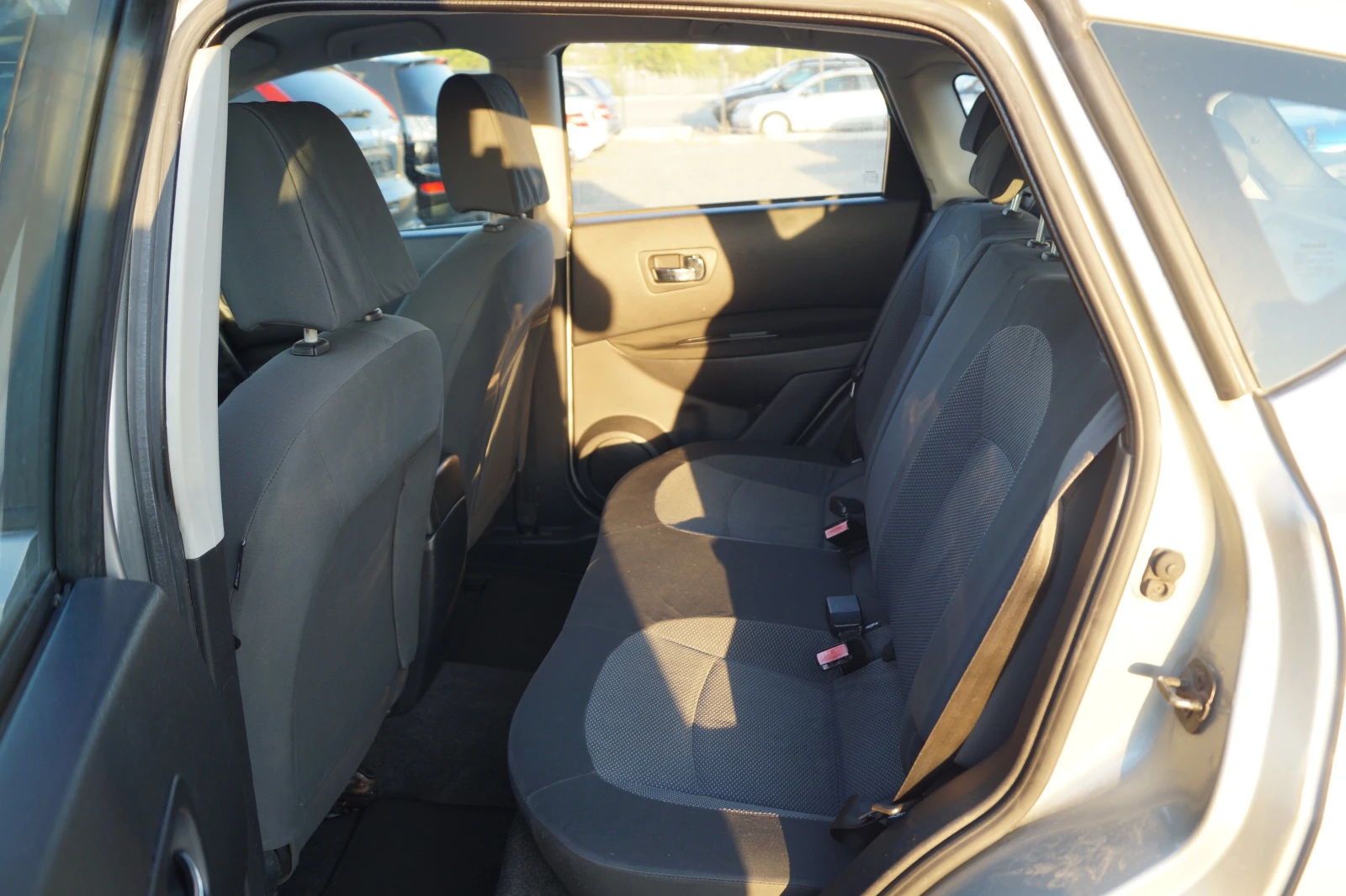 Nissan Qashqai 1.6i, снимка 9 - Автомобили и джипове - 56258954