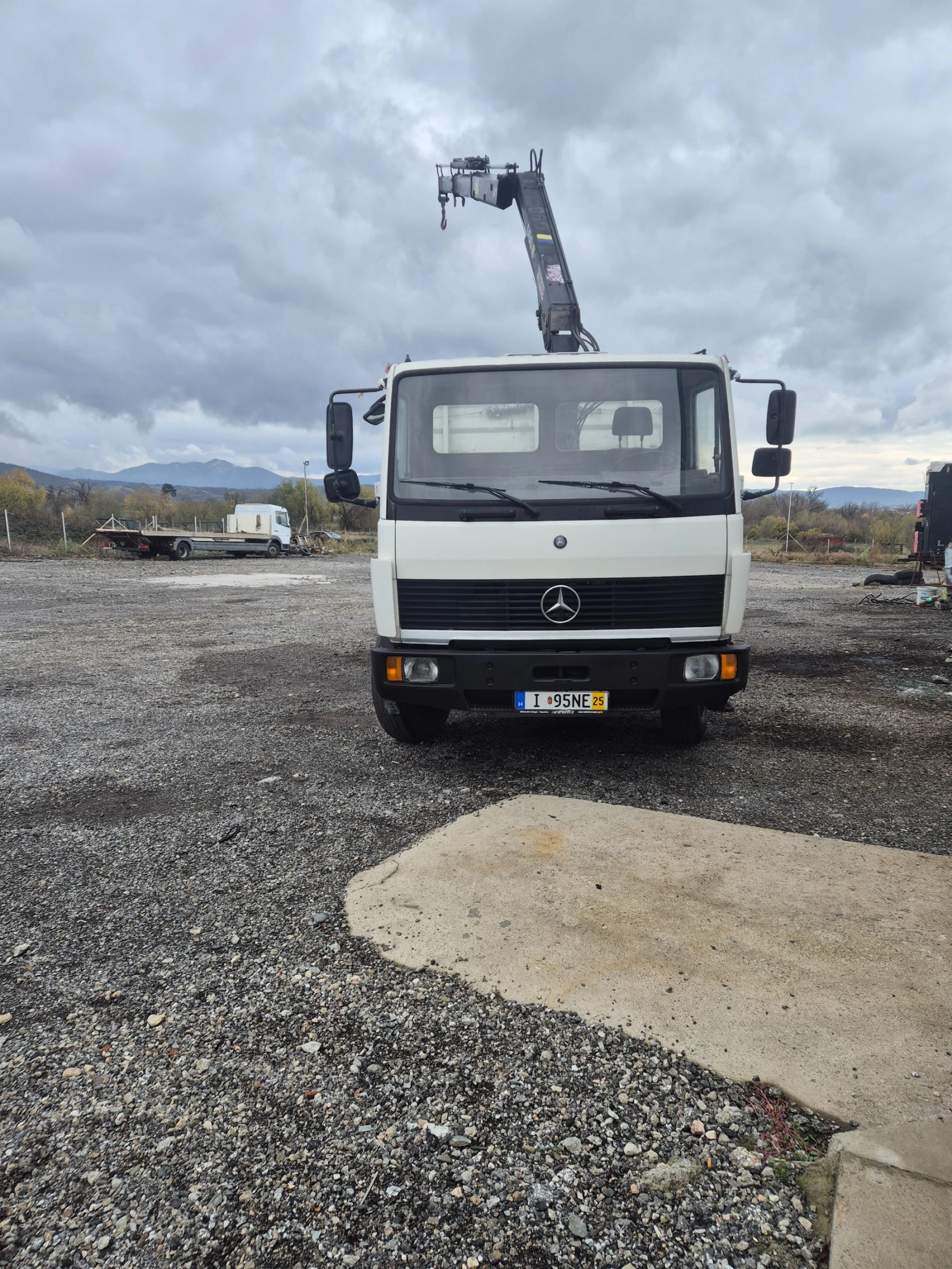 Mercedes-Benz 1117 Тристранен Самосвал+ кран HIAB 060 - изображение 4