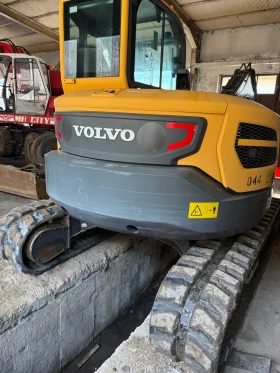 Багер Volvo ЕCR88D, снимка 2