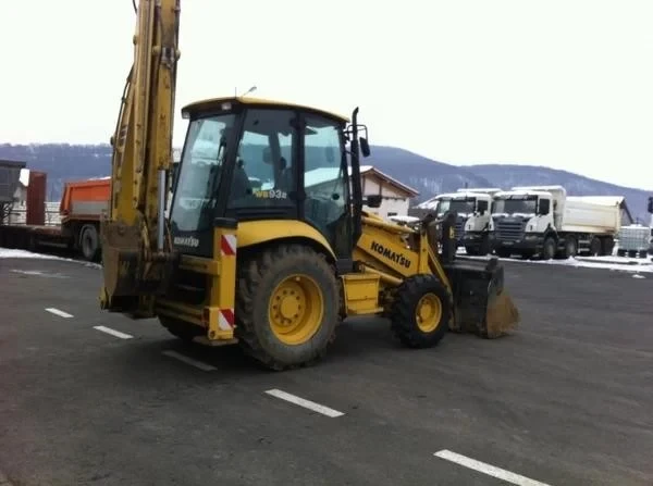 Багер Komatsu WB93R-5, снимка 2 - Индустриална техника - 48953750