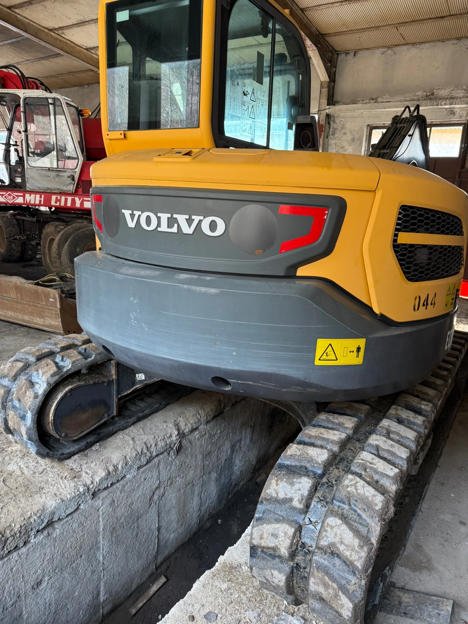 Багер Volvo ЕCR88D, снимка 2 - Индустриална техника - 53717799