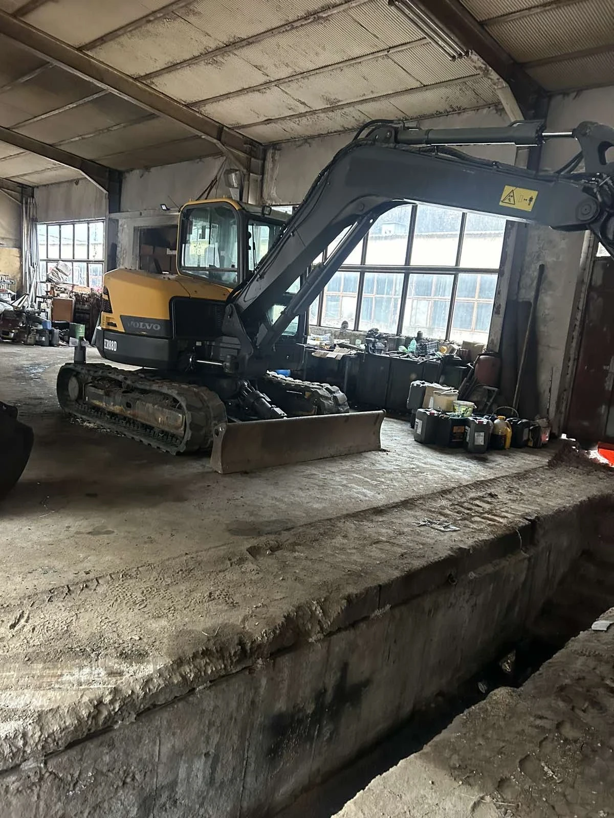 Багер Volvo ЕCR88D, снимка 9 - Индустриална техника - 53717799