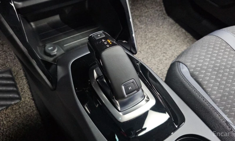 Peugeot 2008, снимка 9 - Автомобили и джипове - 53226422