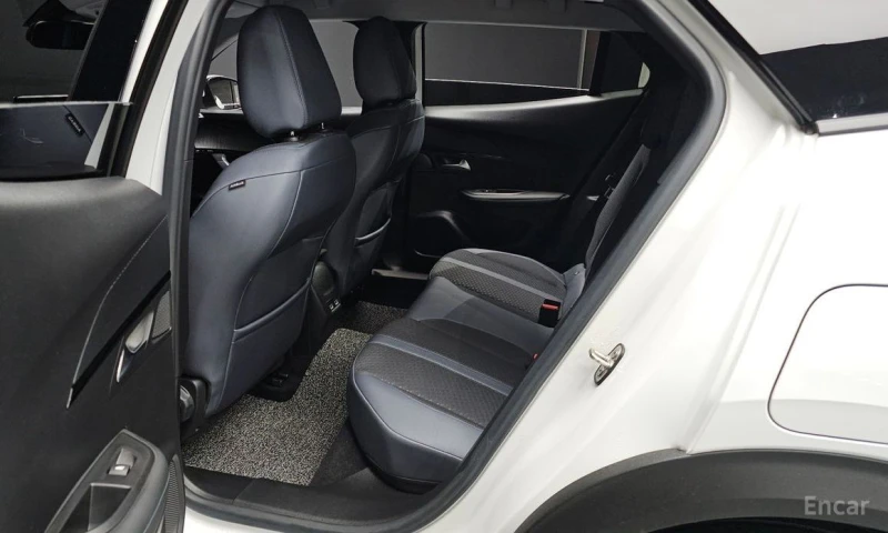 Peugeot 2008, снимка 12 - Автомобили и джипове - 53226422