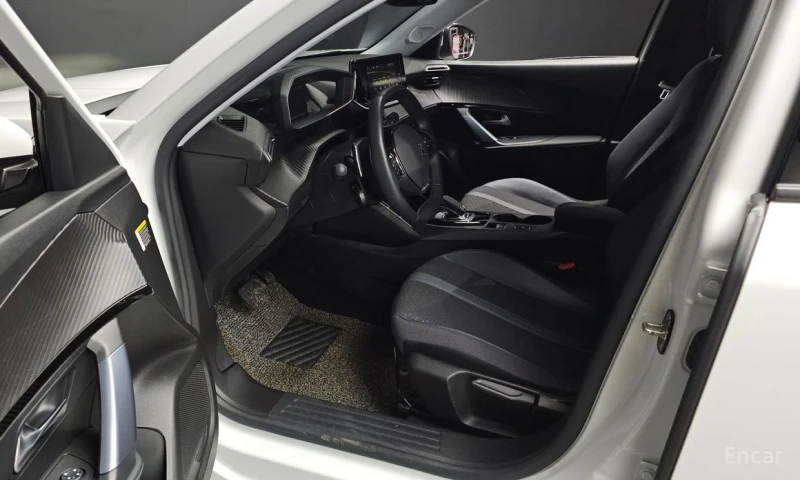 Peugeot 2008, снимка 11 - Автомобили и джипове - 53226422