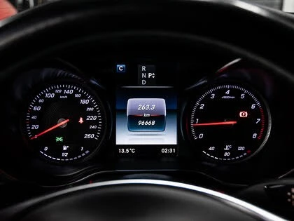 Mercedes-Benz C 300 4MATIC* АвтоКредит* (ЦЕНА ДО БГ), снимка 15 - Автомобили и джипове - 54139734