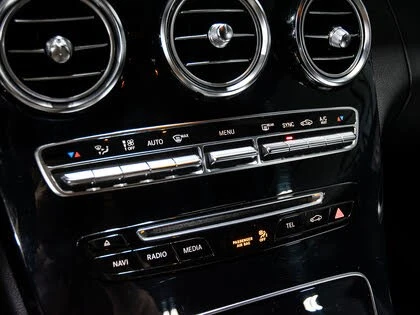 Mercedes-Benz C 300 4MATIC* АвтоКредит* (ЦЕНА ДО БГ), снимка 14 - Автомобили и джипове - 54139734