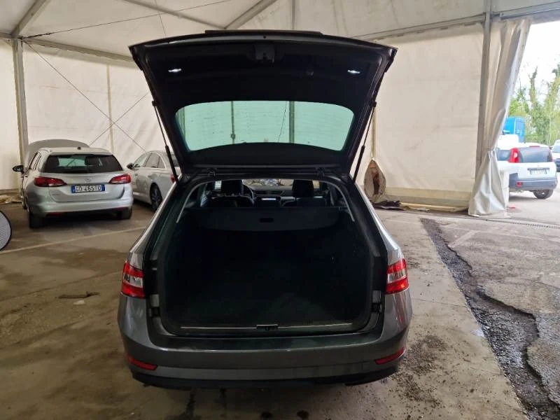 Skoda Superb 1.4 TSI Plug-in Hybrid, снимка 11 - Автомобили и джипове - 55276683