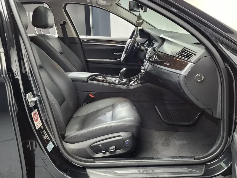 BMW 528 I xDrive - САМО 30% АВАНС, снимка 11 - Автомобили и джипове - 55803165