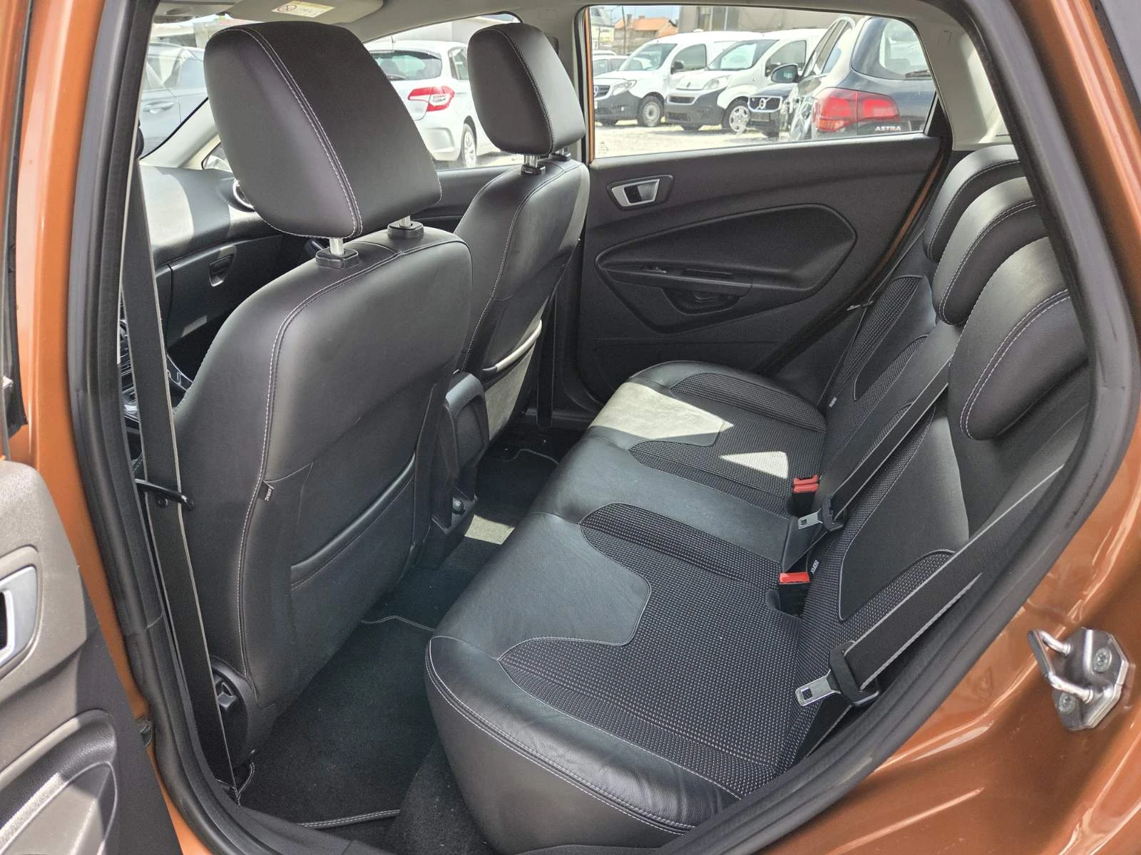 Ford Fiesta Djia, снимка 9 - Автомобили и джипове - 46378834