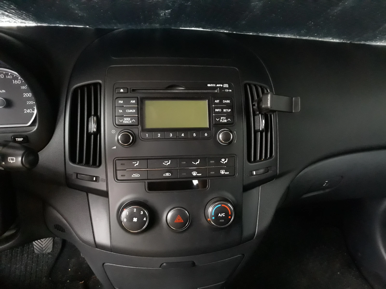 Hyundai I30 1.6 CRDI - изображение 6