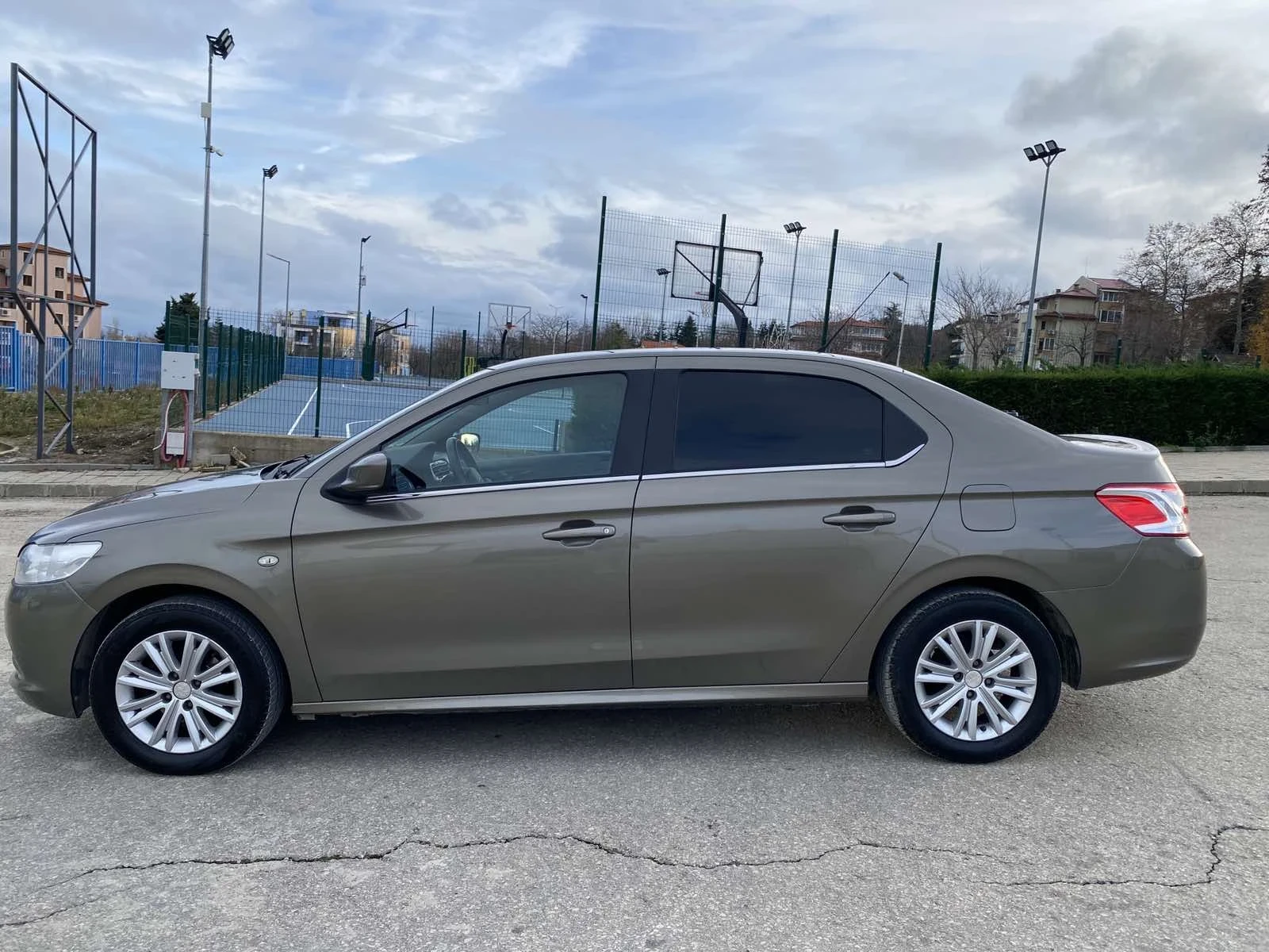 Peugeot 301 Allure - изображение 6