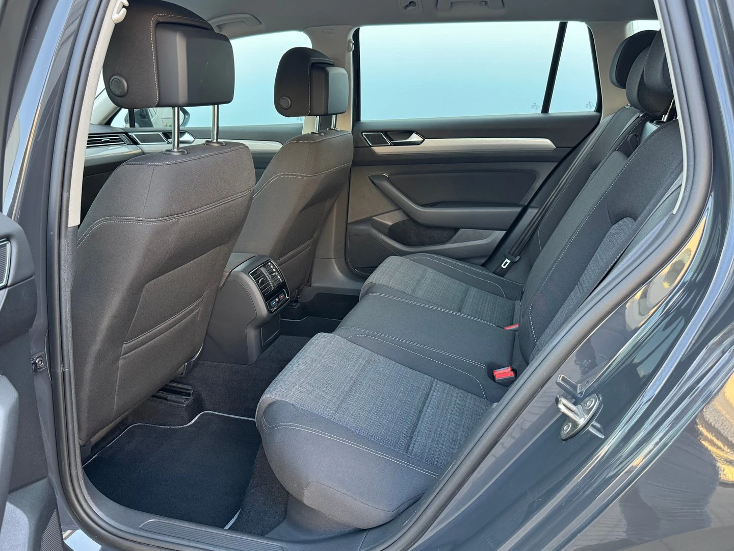 VW Passat VW Passat Var. Business 2.0TDI SCR 4MOT DSG - изображение 8