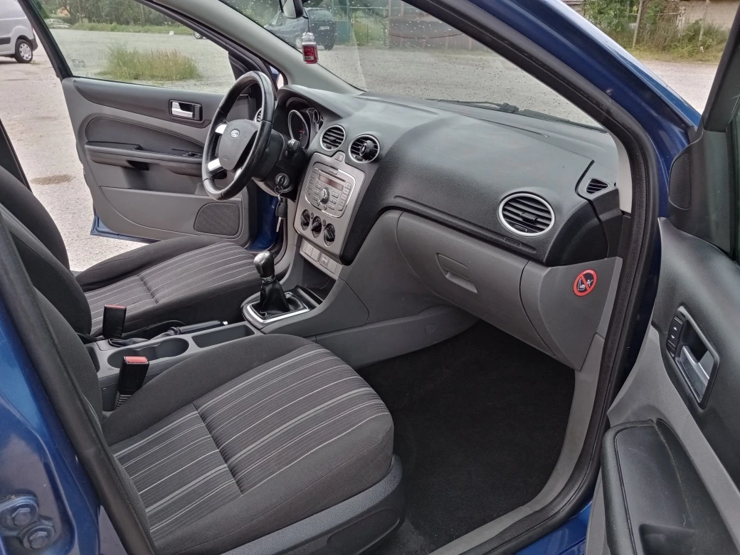 Ford Focus 1.6i TITANIUM, снимка 11 - Автомобили и джипове - 54749902