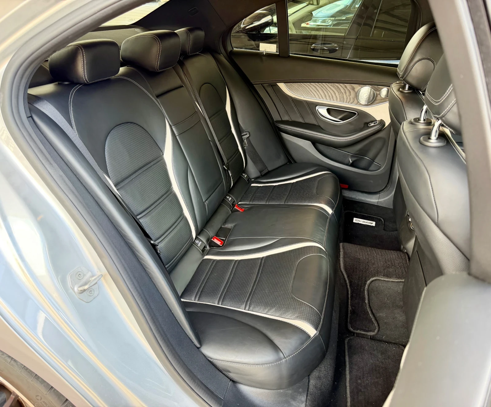 Mercedes-Benz C 63 AMG DESIGNO#BURMESTER#KEYLESS#DISTR#38000KM#УНИКАТ, снимка 14 - Автомобили и джипове - 54828184