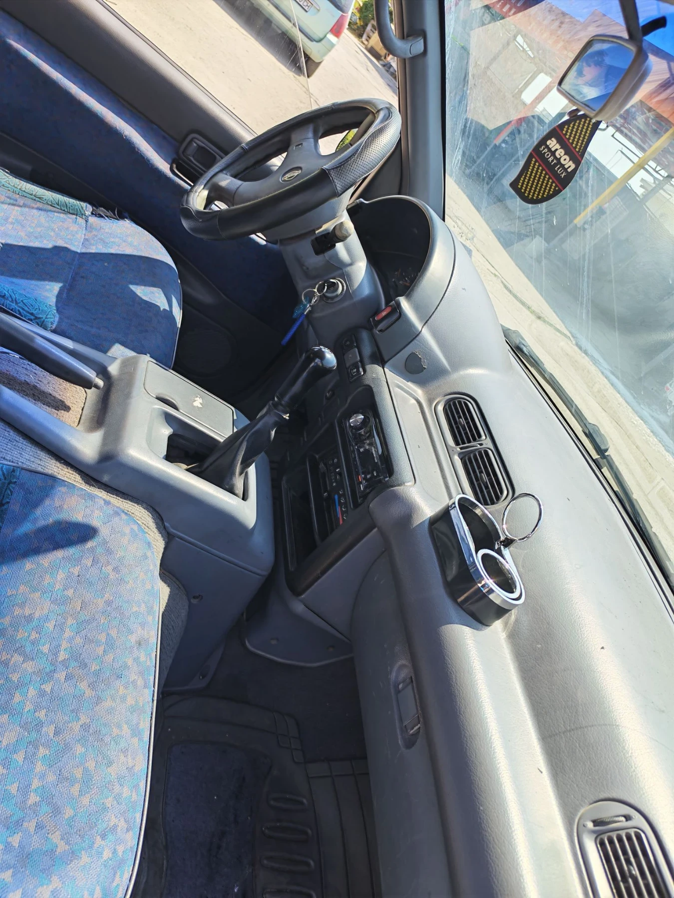 Nissan Serena 2.3, снимка 13 - Автомобили и джипове - 55653445