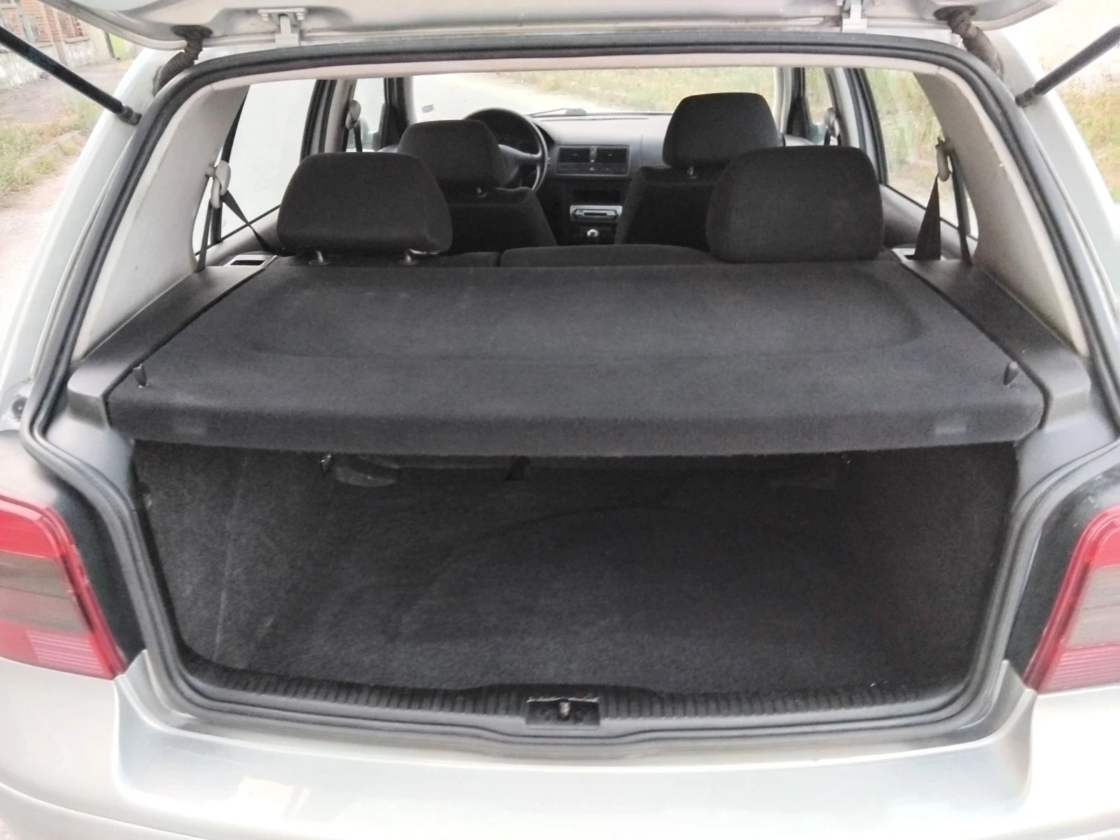 VW Golf 1.6iSR.101k + КЛИМА. БЕНЗИН , снимка 13 - Автомобили и джипове - 55657698