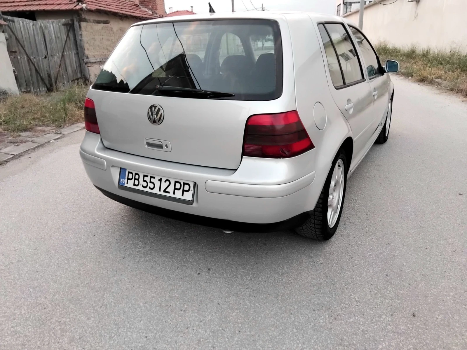 VW Golf 1.6iSR.101k + КЛИМА. БЕНЗИН , снимка 4 - Автомобили и джипове - 55657698