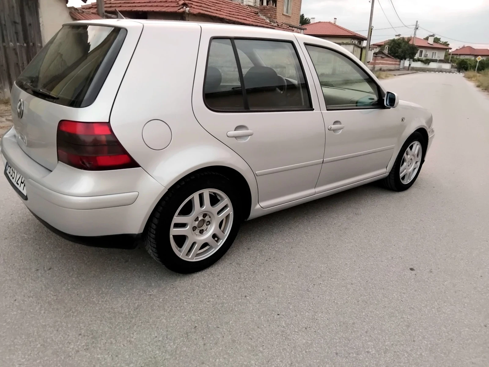 VW Golf 1.6iSR.101k + КЛИМА. БЕНЗИН , снимка 2 - Автомобили и джипове - 55657698