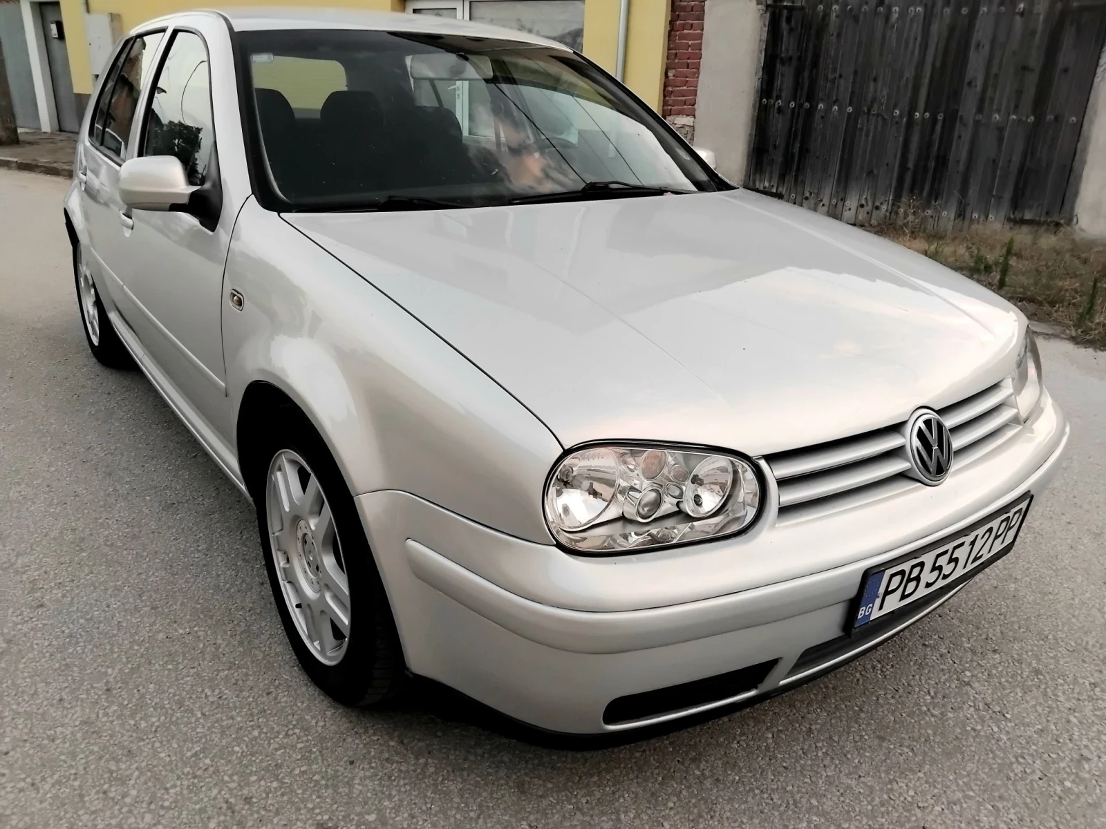 VW Golf 1.6iSR.101k + КЛИМА. БЕНЗИН , снимка 10 - Автомобили и джипове - 55657698
